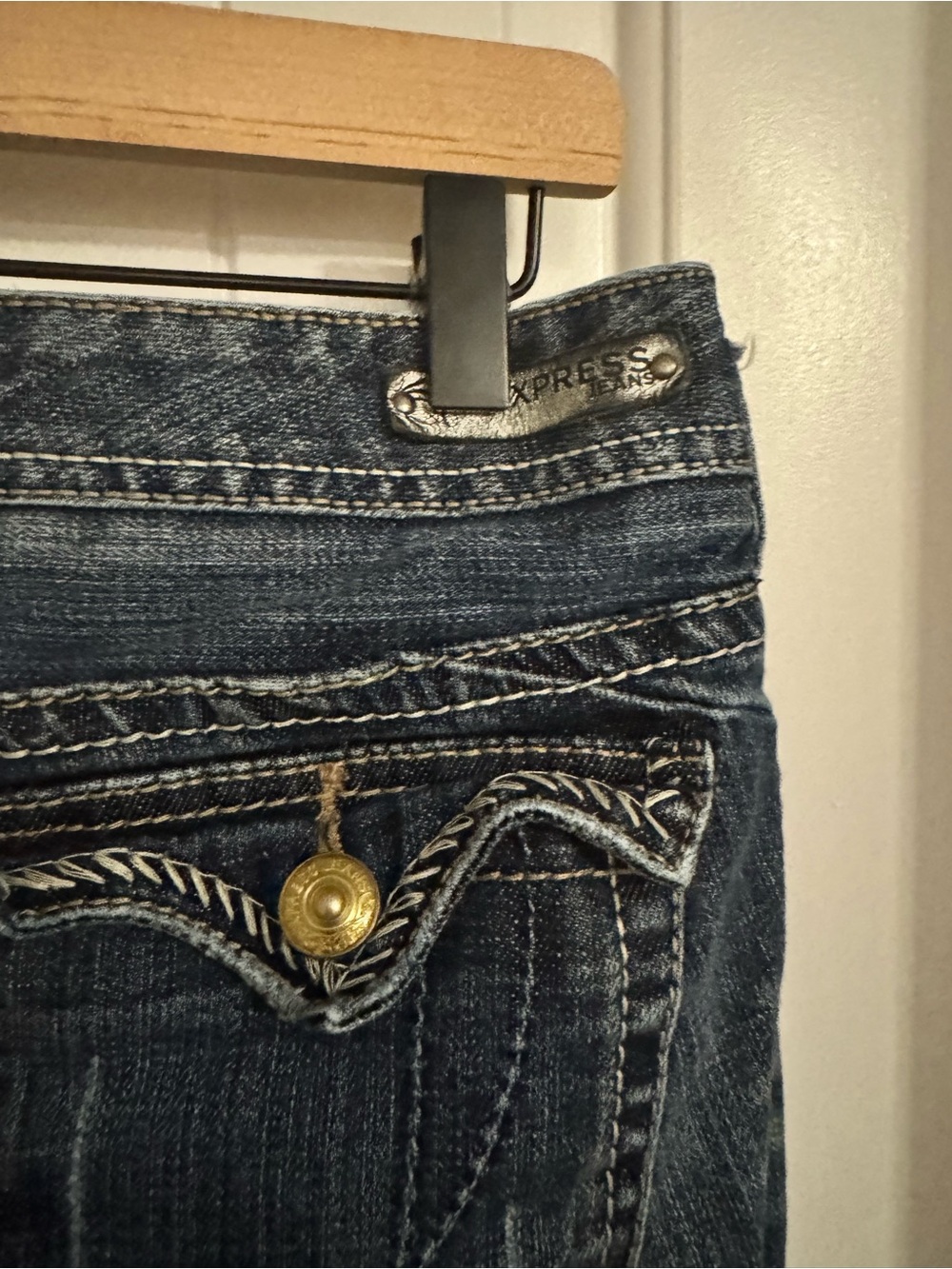 Express Jeans Women’s Size 4R Bootcut Medium Wash Stretch Denim - Picture 6 of 10